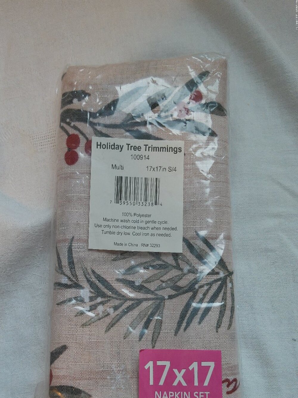 Holiday Tree Trimmings 17 x 17 Napkin Set of 4 NEW #100914